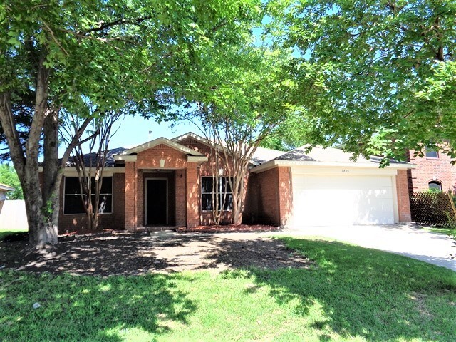 3806 Evinrude Dr in Rowlett, TX - Building Photo