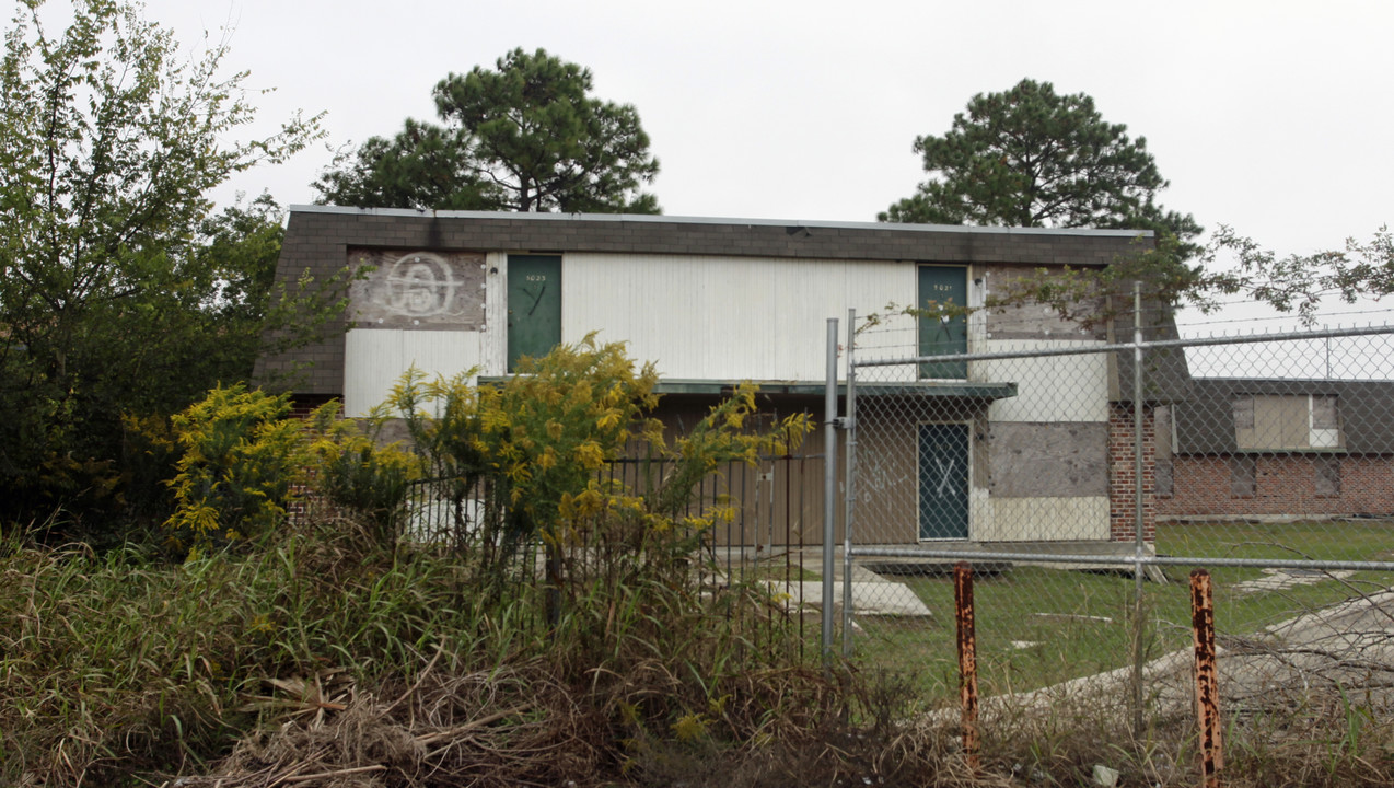 Peltier Gardens in New Orleans, LA - Building Photo