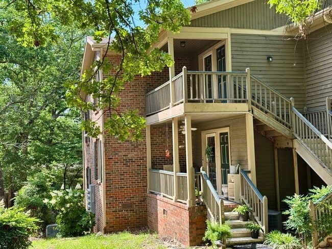 2080 Woodlawn Dr SW in Huntsville, AL - Building Photo - Building Photo