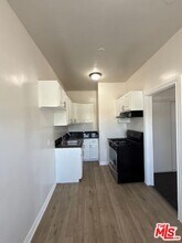 1117 S Westlake Ave in Los Angeles, CA - Building Photo - Building Photo