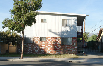 413 E Windsor Rd in Glendale, CA - Foto de edificio - Building Photo