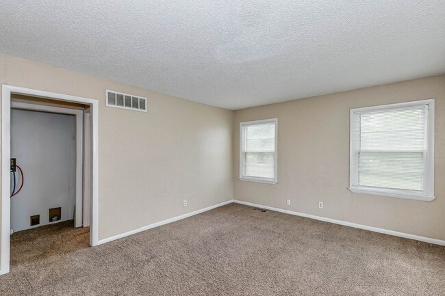 1728 N Hillside St in Wichita, KS - Building Photo - Building Photo