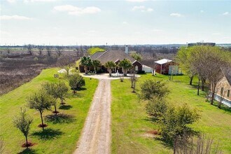 1870 Co Rd 109 in Hutto, TX - Building Photo - Building Photo