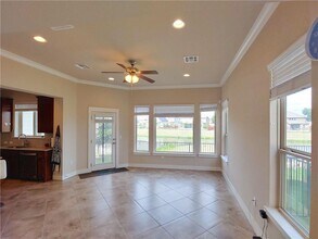 9303 McKnight Lp in Austin, TX - Building Photo - Building Photo