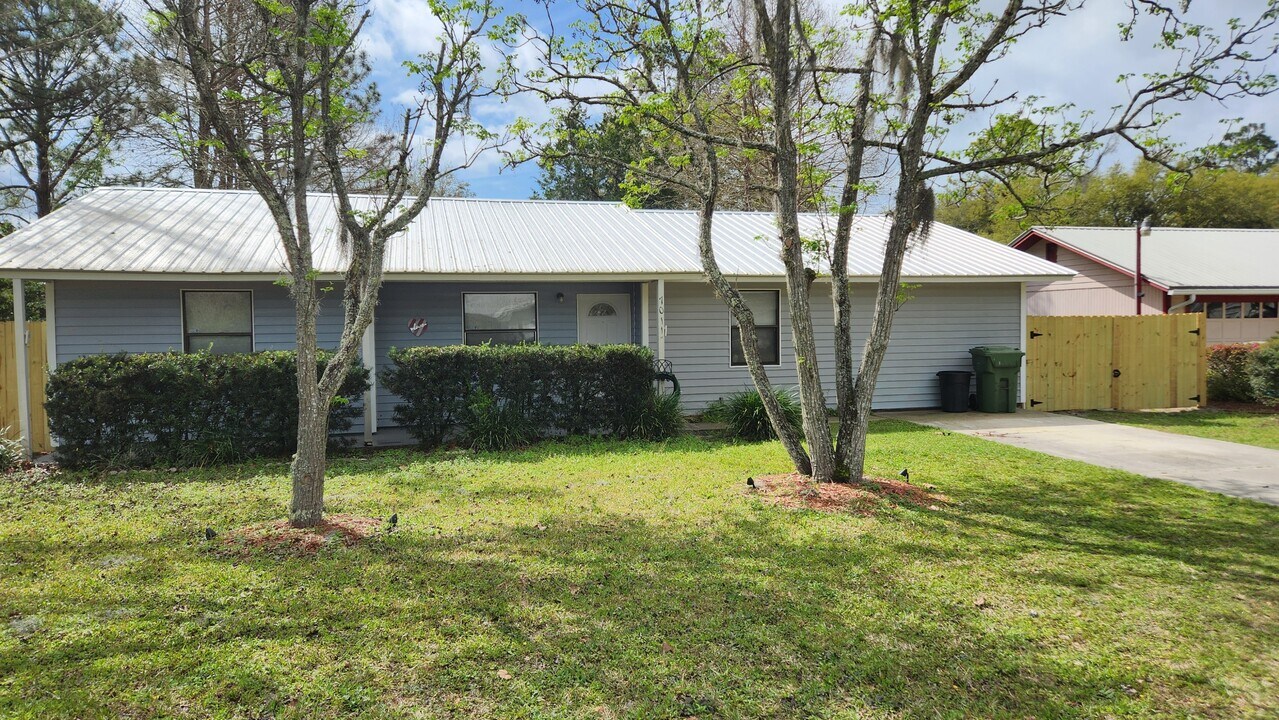 7011 Foxwood Ln in Palatka, FL - Building Photo