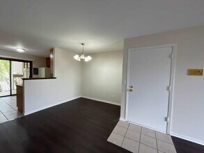 202 S Waters Edge Dr in Glendale Heights, IL - Building Photo - Building Photo