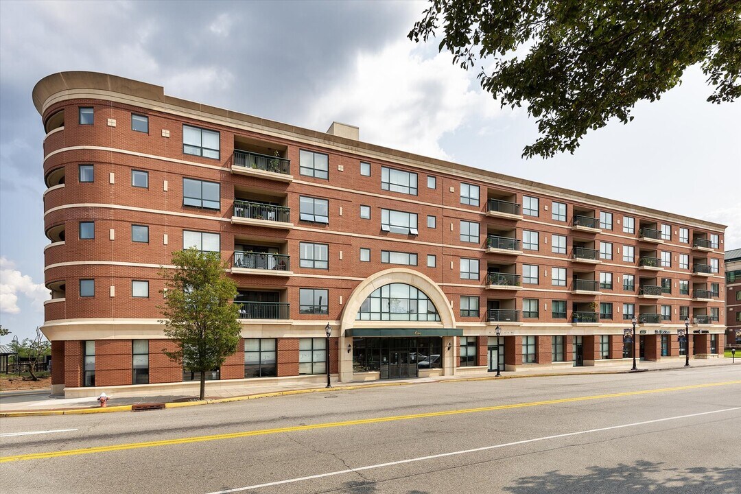 1 Orient Way, Unit 211 in Rutherford, NJ - Building Photo