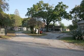 Union Drive Mobile Home Park in Lakeland, FL - Building Photo - Building Photo