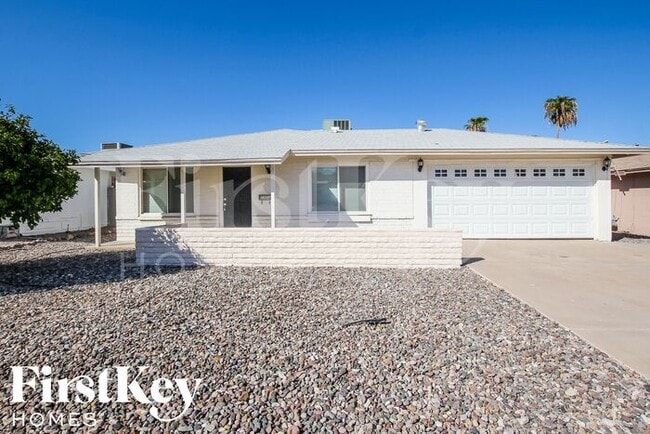 2324 E Paradise Dr in Phoenix, AZ - Building Photo - Building Photo
