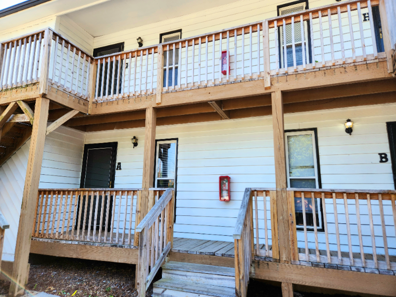 300 S Cherry St in Kernersville, NC - Building Photo