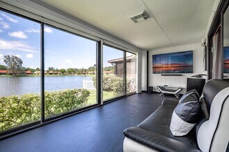 17 Mayfair Ln in Boynton Beach, FL - Building Photo - Building Photo