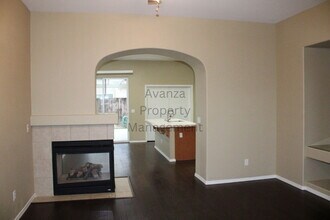 4071 W Peach Tree Ln in Fresno, CA - Building Photo - Building Photo