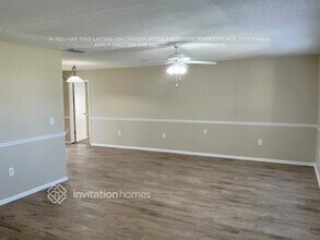 1750 Country Meadows Dr in Sarasota, FL - Foto de edificio - Building Photo