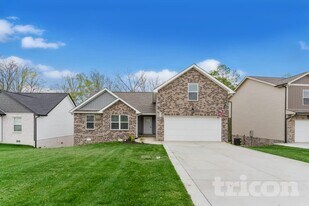 341 Green Hills Dr in Springfield, TN - Building Photo