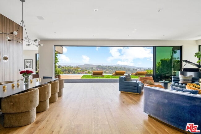 1030 Somera Rd in Los Angeles, CA - Building Photo - Building Photo