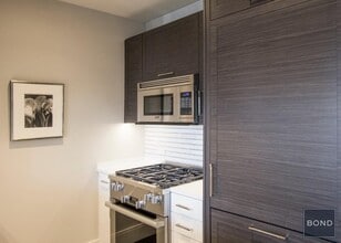 555 Tenth Avenue in New York, NY - Building Photo - Building Photo