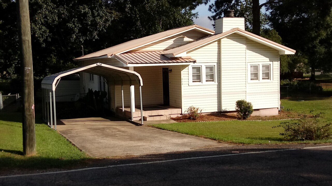 414 Airport Rd in Oxford, AL - Building Photo