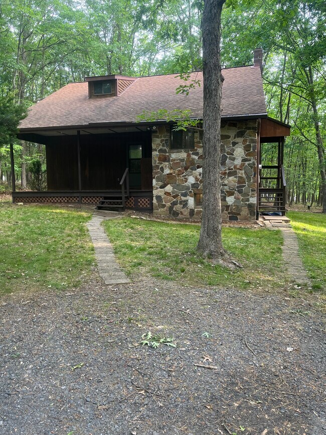 1473 Brian Ln Rentals in Effort, PA