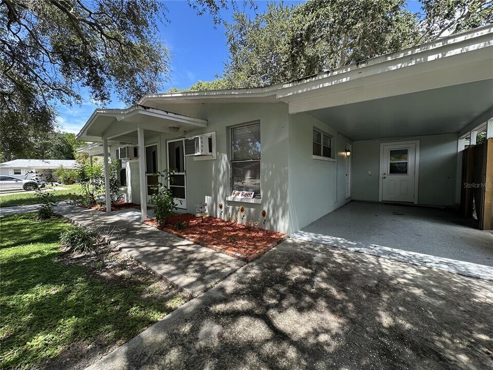 618 Dogwood Ct in Dunedin, FL - Building Photo