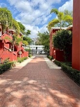 544 NE 62nd St in Miami, FL - Foto de edificio - Building Photo