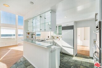3711 Ocean Front Walk in Marina Del Rey, CA - Building Photo - Building Photo