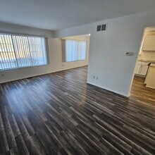 29574 Hoover Rd in Warren, MI - Building Photo - Building Photo