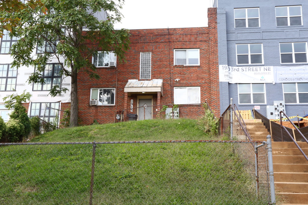 1916 3rd St NE in Washington, DC - Building Photo