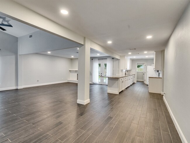 property at 2123 Quail Valley E Dr