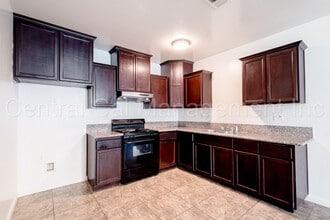 703 N St in Bakersfield, CA - Building Photo - Building Photo