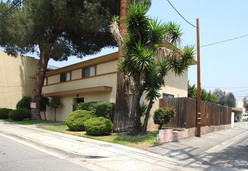 110 S Mayflower Ave in Monrovia, CA - Building Photo