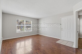 5055 W Hacienda Ave in Las Vegas, NV - Foto de edificio - Building Photo