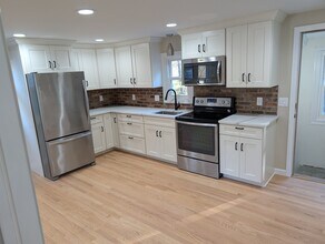 63 Buttles Rd, Unit Buttles Rd In-law in Granby, CT - Foto de edificio - Building Photo