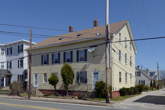 136 Main St in Warren, RI - Building Photo - Building Photo