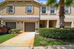 11981 Greengate Dr in Hudson, FL - Building Photo