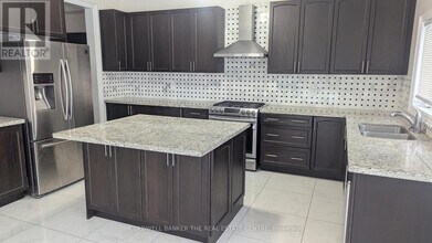 1047 Barton Way in Innisfil, ON - Building Photo - Building Photo