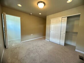 5760 Boston St in Denver, CO - Building Photo - Building Photo
