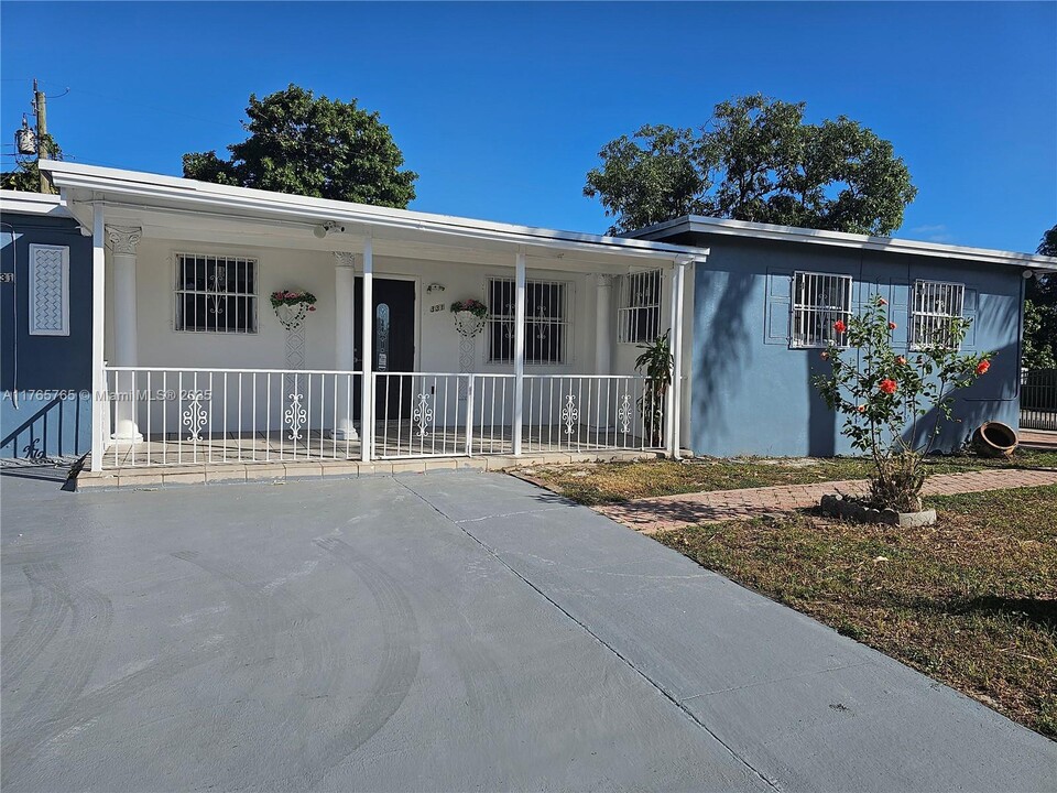 331 NW 195th Terrace in Miami, FL - Building Photo