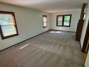 2718 Eisenhower Ave in Ames, IA - Building Photo - Building Photo