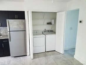 525 Meridian Ave in Miami Beach, FL - Building Photo - Building Photo