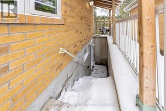 256 The Kingsway in Toronto, ON - Building Photo - Building Photo