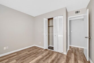 407 Garrison Ct in Louisville, KY - Building Photo - Building Photo