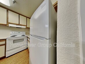 1019 Dornajo Way in Sacramento, CA - Foto de edificio - Building Photo