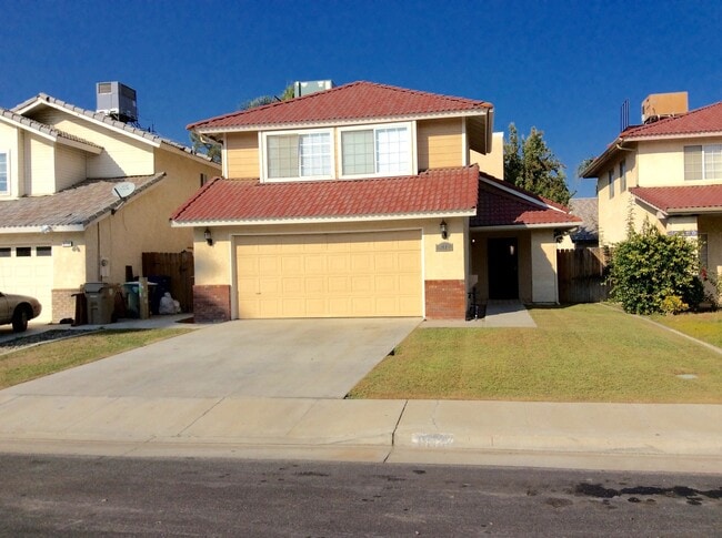 8112 Fawn St in Bakersfield, CA - Building Photo - Building Photo