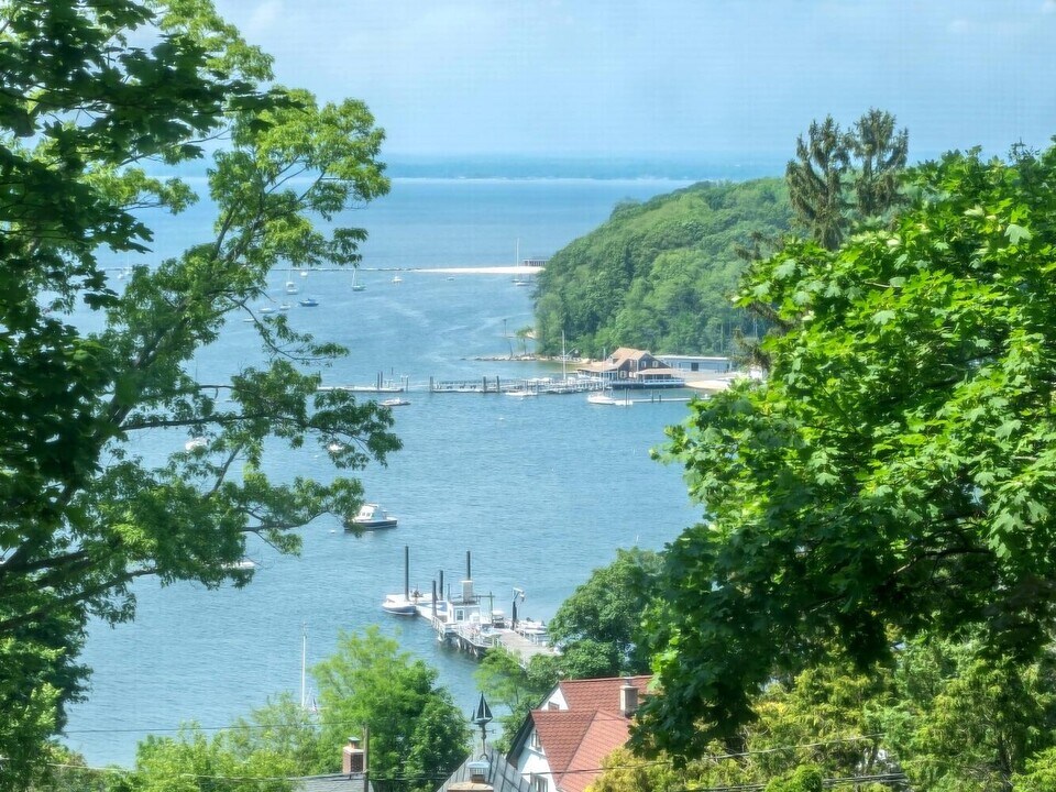 42 Central Ave in Sea Cliff, NY - Building Photo