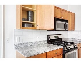 249 Chestnut Hill Ave, Unit 24 in Boston, MA - Foto de edificio - Building Photo