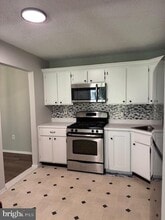 27 Mendrey Ct in Trenton, NJ - Building Photo - Building Photo