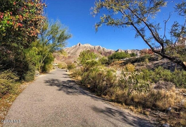 6044 Los Pueblos Dr in El Paso, TX - Building Photo - Building Photo