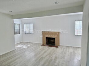 358 N San Vicente Blvd in West Hollywood, CA - Building Photo - Building Photo