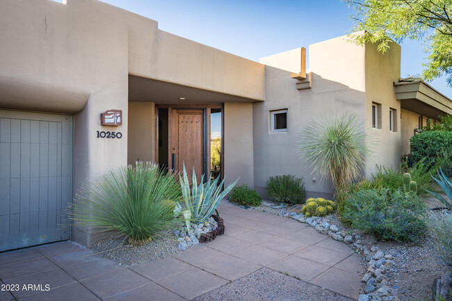 10250 E Old Trail Rd in Scottsdale, AZ - Building Photo - Building Photo