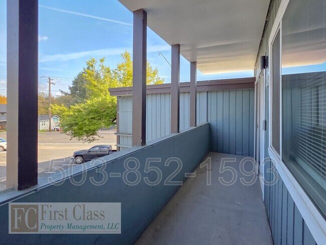 12345 SW Hall Blvd in Portland, OR - Building Photo - Building Photo